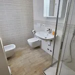 Cattaneo 65 - 3 Bedrooms, 5 Minutes From And Station - Parking * ليكو