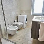 شقة Cattaneo 65 - 3 Bedrooms, 5 Minutes From And Station - Parking