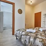 Cattaneo 65 - 3 Bedrooms, 5 Minutes From And Station - Parking *
