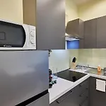 Cattaneo 65 - 3 Bedrooms, 5 Minutes From And Station - Parking ليكو