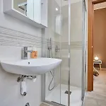 Cattaneo 65 - 3 Bedrooms, 5 Minutes From And Station - Parking * ليكو