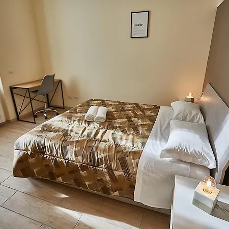 Cattaneo 65 3 Bedrooms 5 Minutes From And Station W Parking *