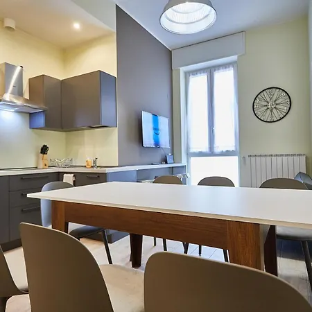 Cattaneo 65 3 Bedrooms 5 Minutes From And Station W Parking * 레코