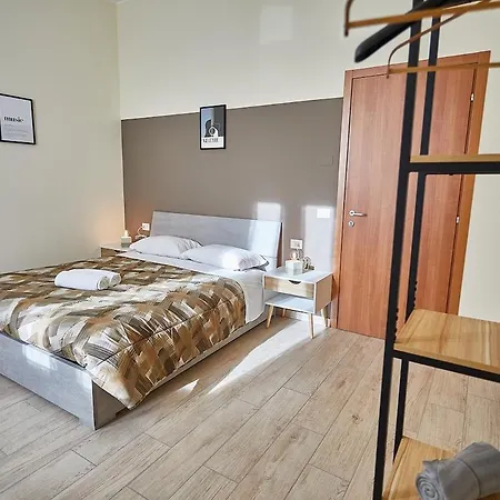 Cattaneo 65 - 3 Bedrooms, 5 Minutes From And Station - Parking Διαμέρισμα Lecco