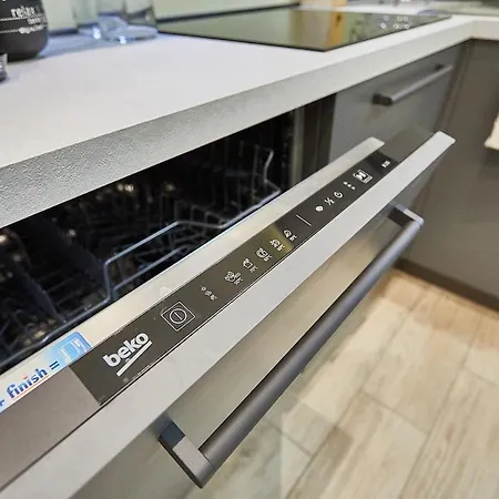 Cattaneo 65 3 Bedrooms 5 Minutes From And Station W Parking 아파트