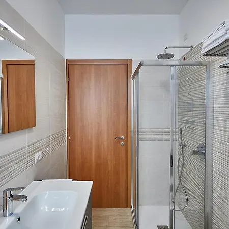 公寓 Cattaneo 65 3 Bedrooms 5 Minutes From And Station W Parking 莱科