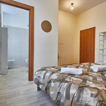 Cattaneo 65 - 3 Bedrooms, 5 Minutes From And Station - Parking *