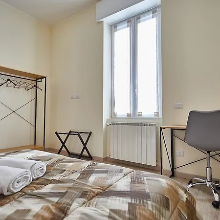 Daire Cattaneo 65 - 3 Bedrooms, 5 Minutes From And Station - Parking